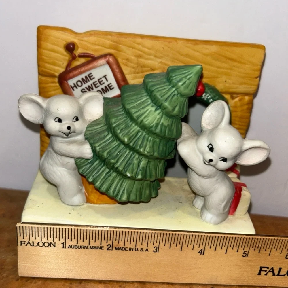 House of Lloyd Yuletide Mice Musical Figurine Music Box Light Christmas 1988 Vtg